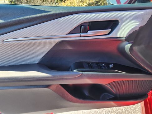 Used 2025 Toyota Camry SE image 21