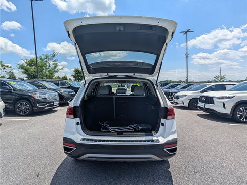 Used 2022 Volkswagen Taos SE AWD/4WD image 14