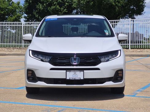 Used 2025 Honda Odyssey Touring image 3