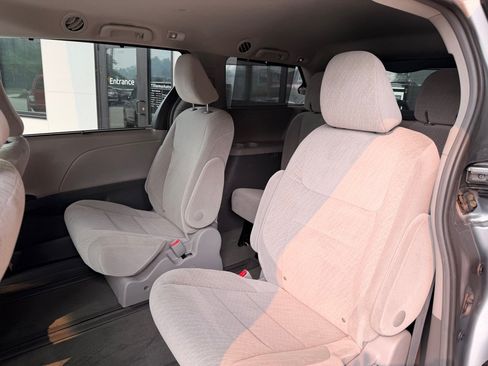 Used 2017 Toyota Sienna LE AWD/4WD image 12