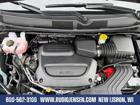 Used 2026 Chrysler Pacifica Limited FWD image 25