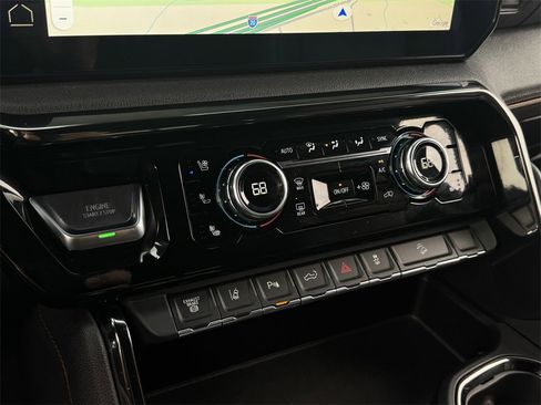 Used 2024 GMC Sierra 2500 AT4 w/ AT4 Preferred Package image 21