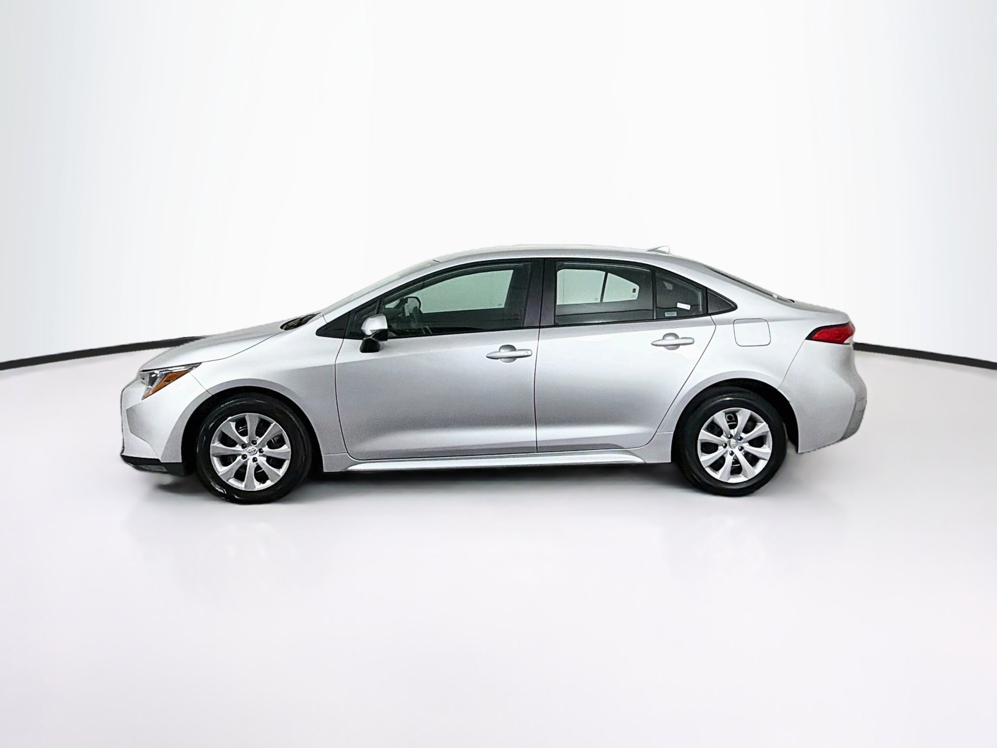 Used 2026 Toyota Corolla LE FWD image 4