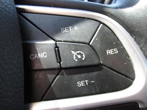Used 2018 Jeep Compass Latitude AWD/4WD image 15