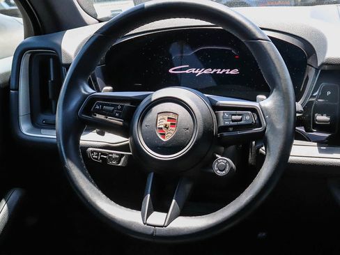 Used 2024 Porsche Cayenne AWD/4WD image 24