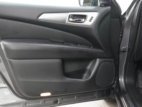 Used 2018 Nissan Pathfinder SL w/ SL Premium Package AWD/4WD image 18