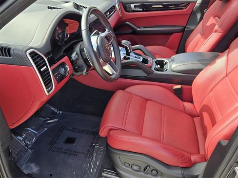 Used 2022 Porsche Cayenne image 10
