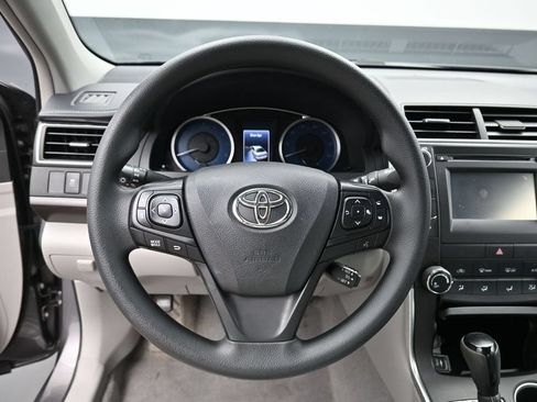 Used 2016 Toyota Camry LE FWD image 16