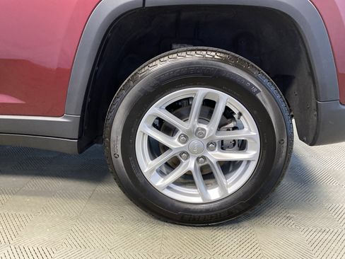 Certified 2024 Jeep Grand Cherokee Laredo X image 29