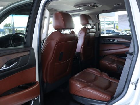 Used 2015 Cadillac Escalade Premium image 28
