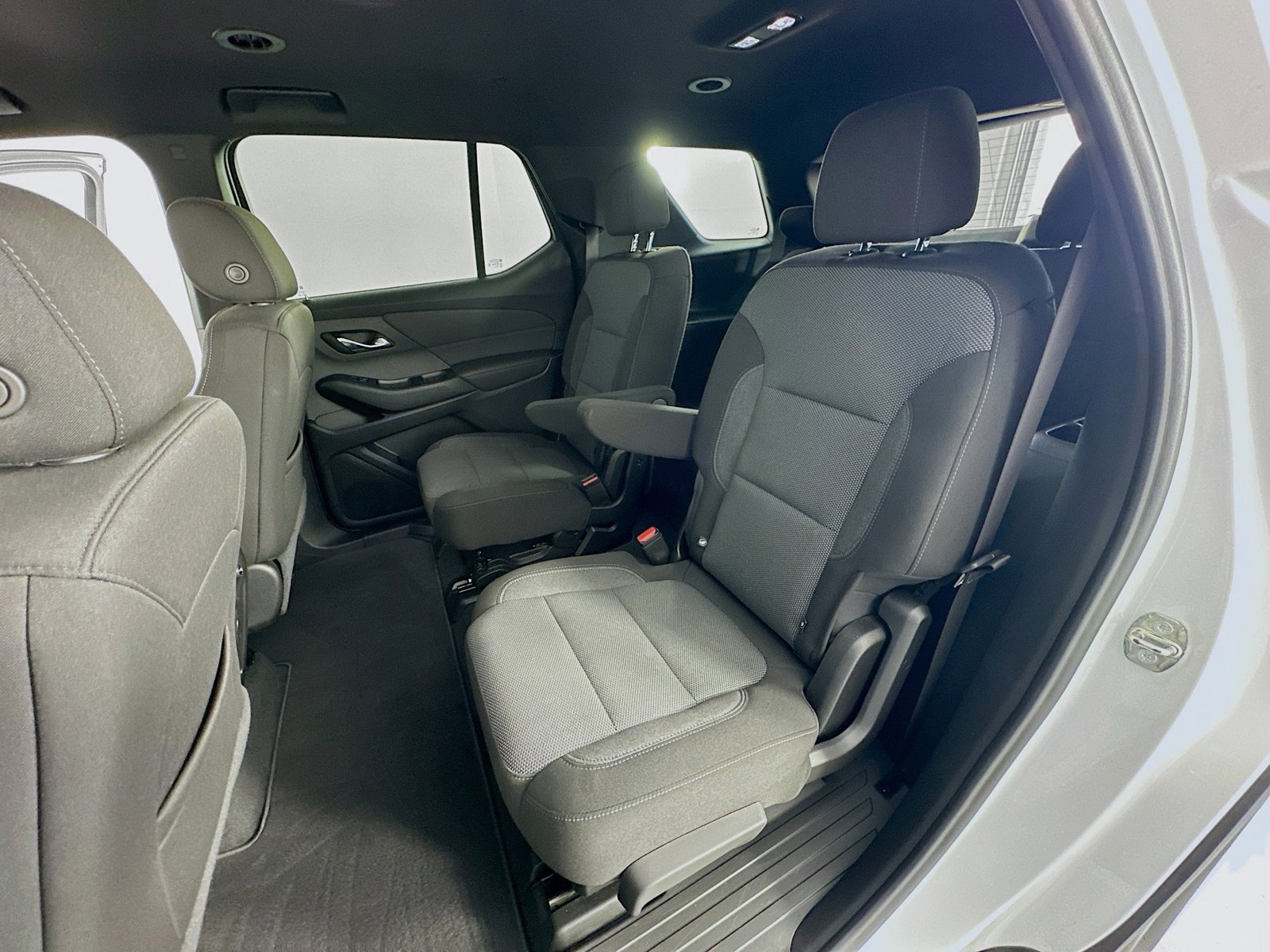 Used 2023 Chevrolet Traverse LT FWD image 29