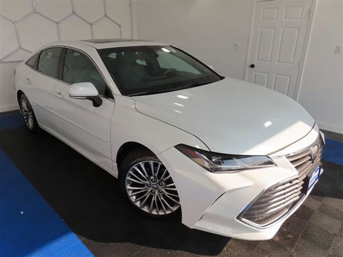 Used 2019 Toyota Avalon Limited w/ Advanced Safety Package FWD image 5