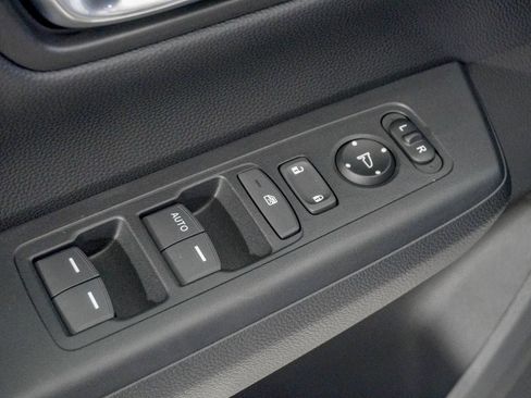Used 2025 Honda CR-V LX image 17