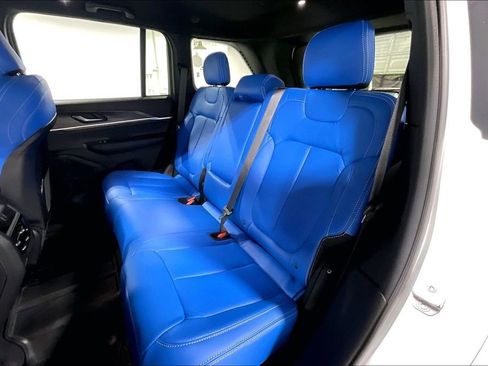 New 2025 Jeep Grand Cherokee Limited w/ Black Appearance Package image 26