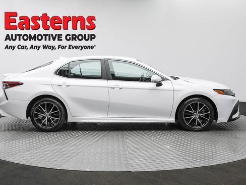 Used 2024 Toyota Camry SE FWD image 4