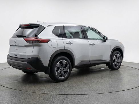 Used 2025 Nissan Rogue SV image 9