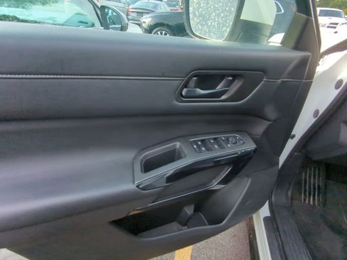 Used 2025 Nissan Pathfinder SV AWD/4WD image 8
