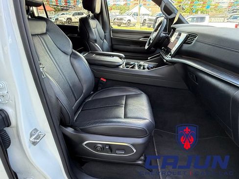 Used 2024 Jeep Wagoneer Series III AWD/4WD image 23