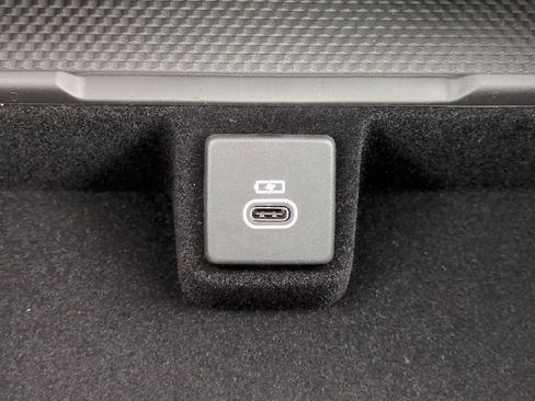 New 2025 Land Rover Range Rover SE image 32