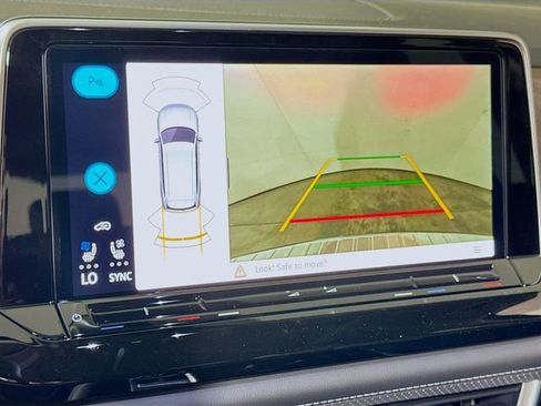 New 2026 Volkswagen Atlas SE image 9