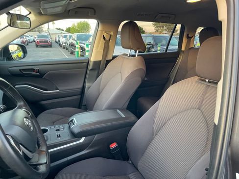 Used 2025 Toyota Highlander LE image 38