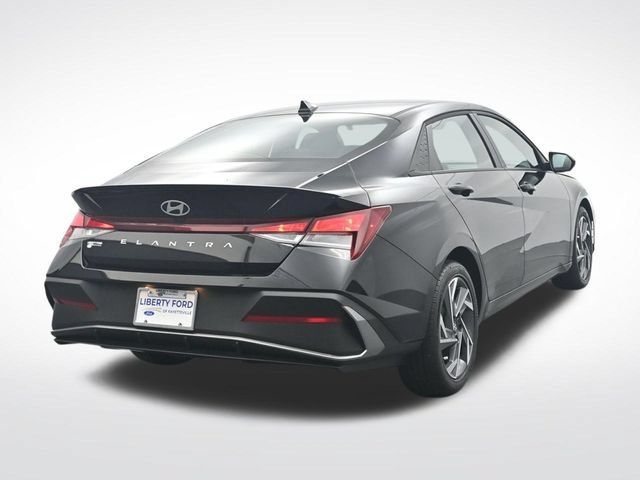 Used 2025 Hyundai Elantra Sport FWD image 7