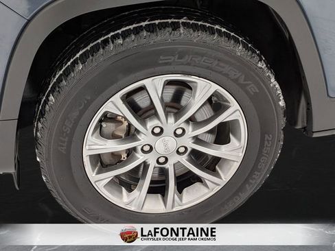 Certified 2019 Jeep Cherokee Latitude Plus w/ Cold Weather Group image 32