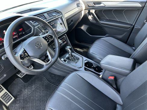 Certified 2024 Volkswagen Tiguan SE R-Line FWD image 17