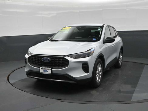 Certified 2025 Ford Escape Active w/ Cold Weather Package FWD image 5