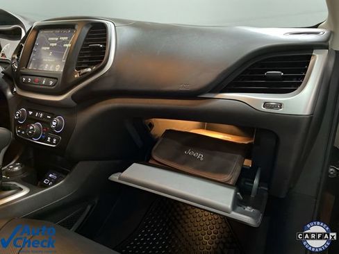 Used 2017 Jeep Cherokee Overland w/ Technology Group image 79