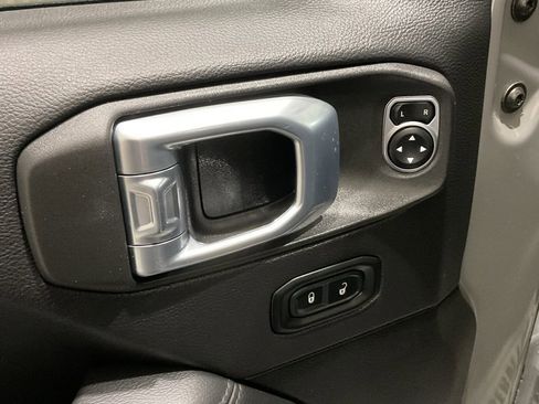 Used 2022 Jeep Wrangler Unlimited Sahara image 7