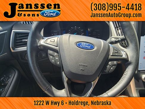 Used 2024 Ford Edge SEL image 17