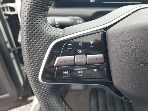 Certified 2025 Nissan Ariya FWD image 19