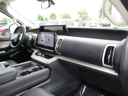 Used 2025 Ford Expedition Max Active AWD/4WD image 46