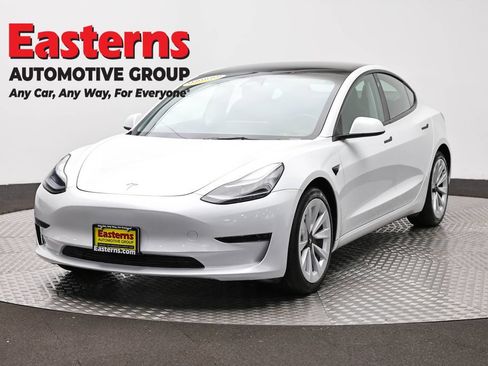 Used 2023 Tesla Model 3 Standard Range RWD image 1