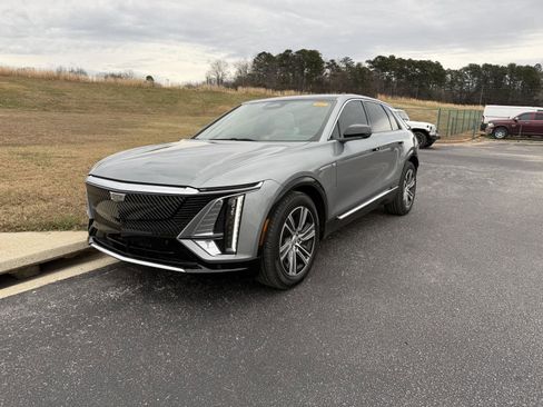 Certified 2024 Cadillac Lyriq Luxury image 1