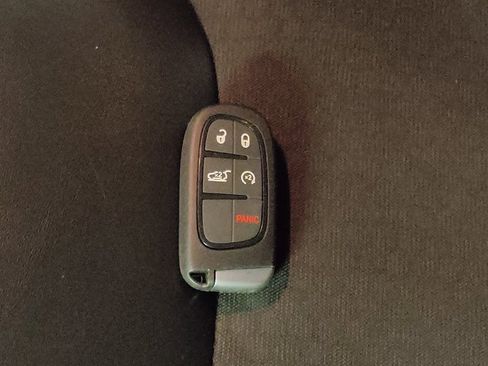 Used 2019 Jeep Cherokee Latitude Plus image 32