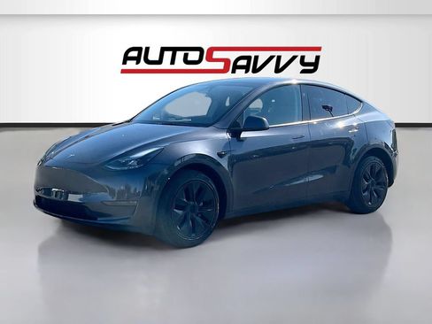 Used 2025 Tesla Model Y Long Range AWD/4WD image 3