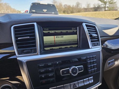 Used 2014 Mercedes-Benz GL 450 4MATIC image 19