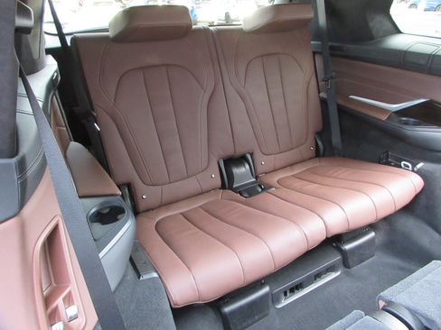 Used 2021 BMW X7 M50i image 20