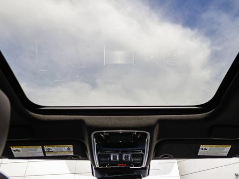 Used 2026 Land Rover Range Rover Velar Dynamic SE image 11