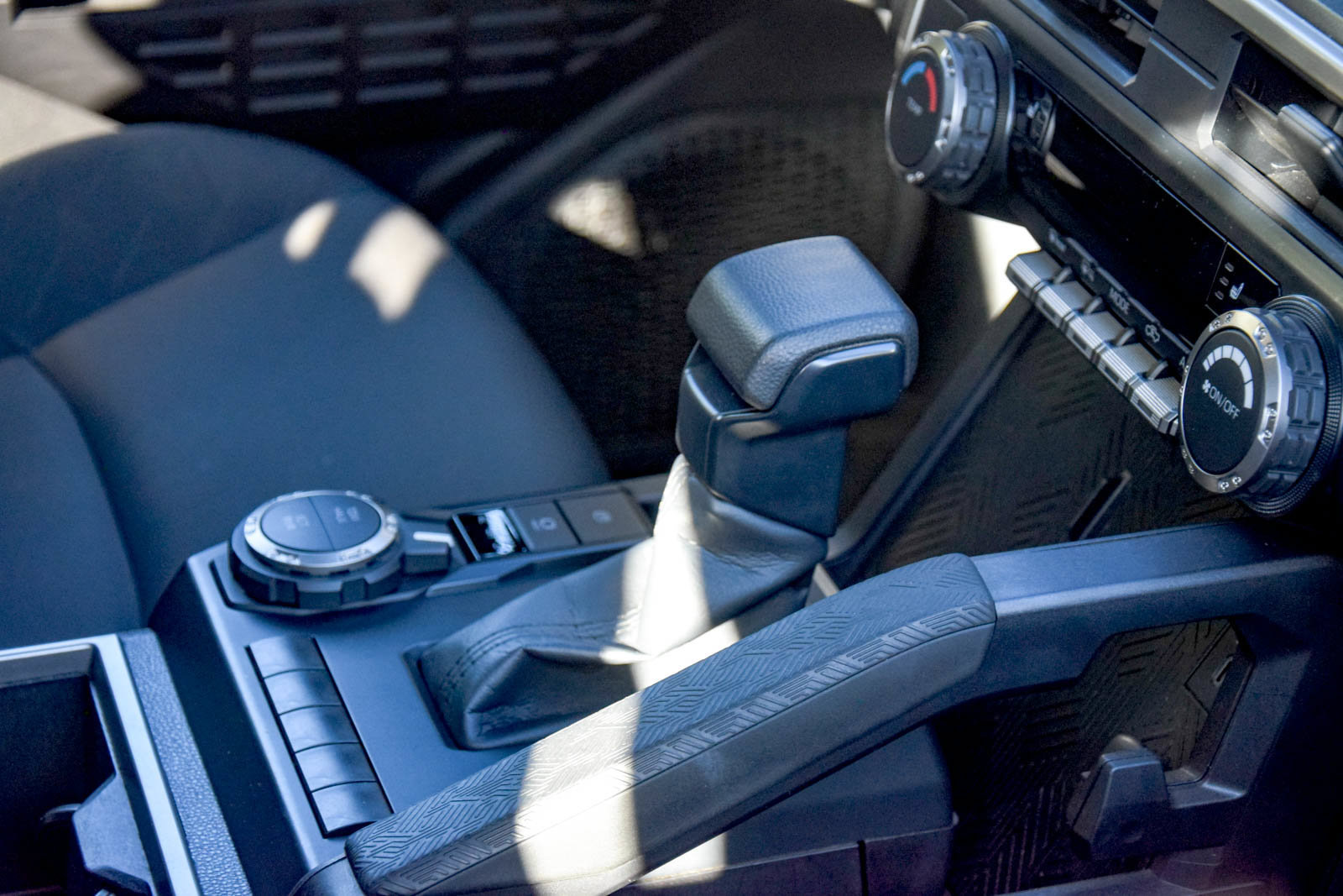 Used 2024 Toyota Tacoma SR5 AWD/4WD image 9