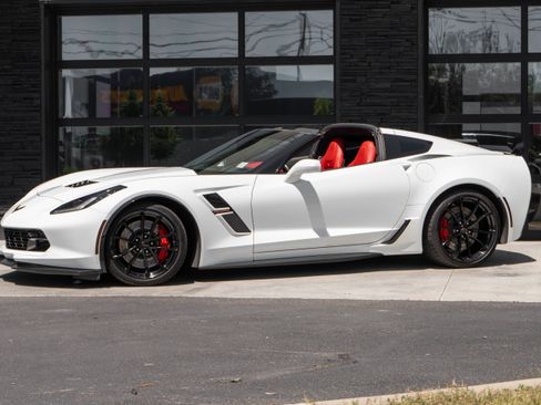 Used 2019 Chevrolet Corvette Grand Sport RWD image 2