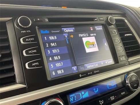 Used 2018 Toyota Highlander XLE image 7