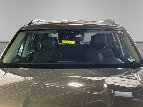 Used 2025 Volkswagen Atlas SE AWD/4WD image 13