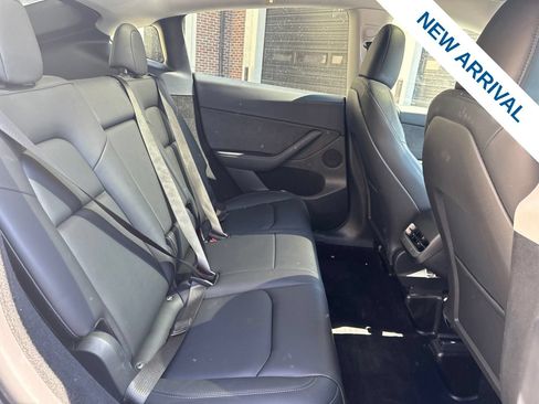 Used 2024 Tesla Model Y Long Range AWD/4WD image 11