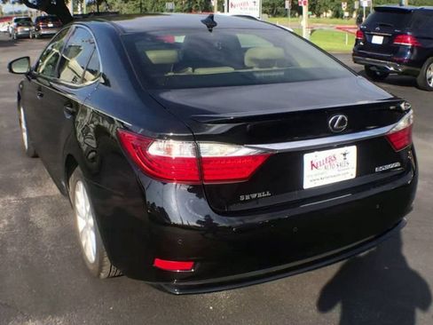 Used 2013 Lexus ES 300h w/ Luxury Pkg FWD image 7