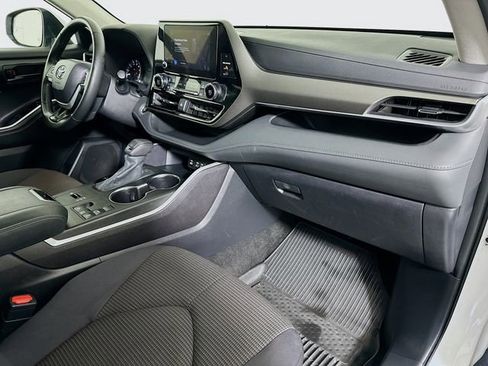 Certified 2024 Toyota Highlander LE image 29