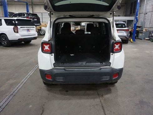 Used 2021 Jeep Renegade Latitude image 16