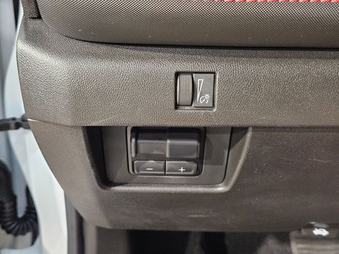 Used 2025 Chevrolet Colorado Z71 AWD/4WD image 25